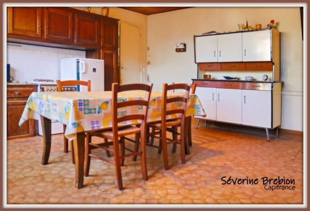 ? Grande maison à rénover + atelier  Idéale pour famille ou investisseur  Celles-sur-Durolle (63)