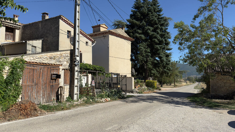 Vente Maison Maison à vendre 7 pièces  (84) - 210m2 couverts dont 97m2 actuellement habitables Sault