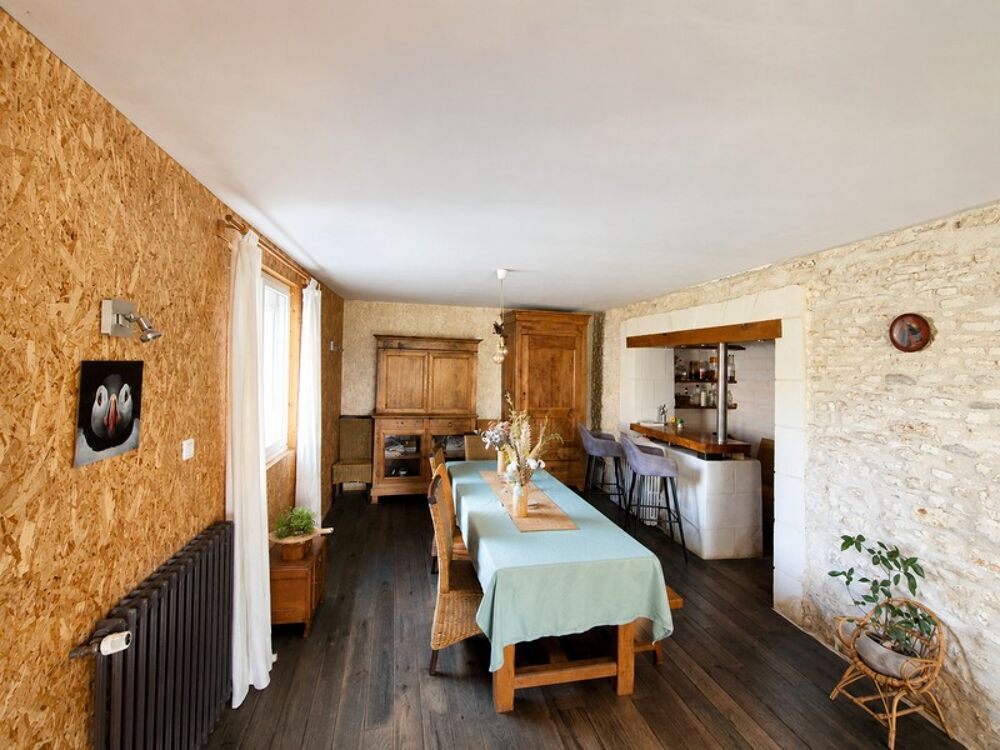 Maison de campagne avec studio, dépendances et jardin  Bords