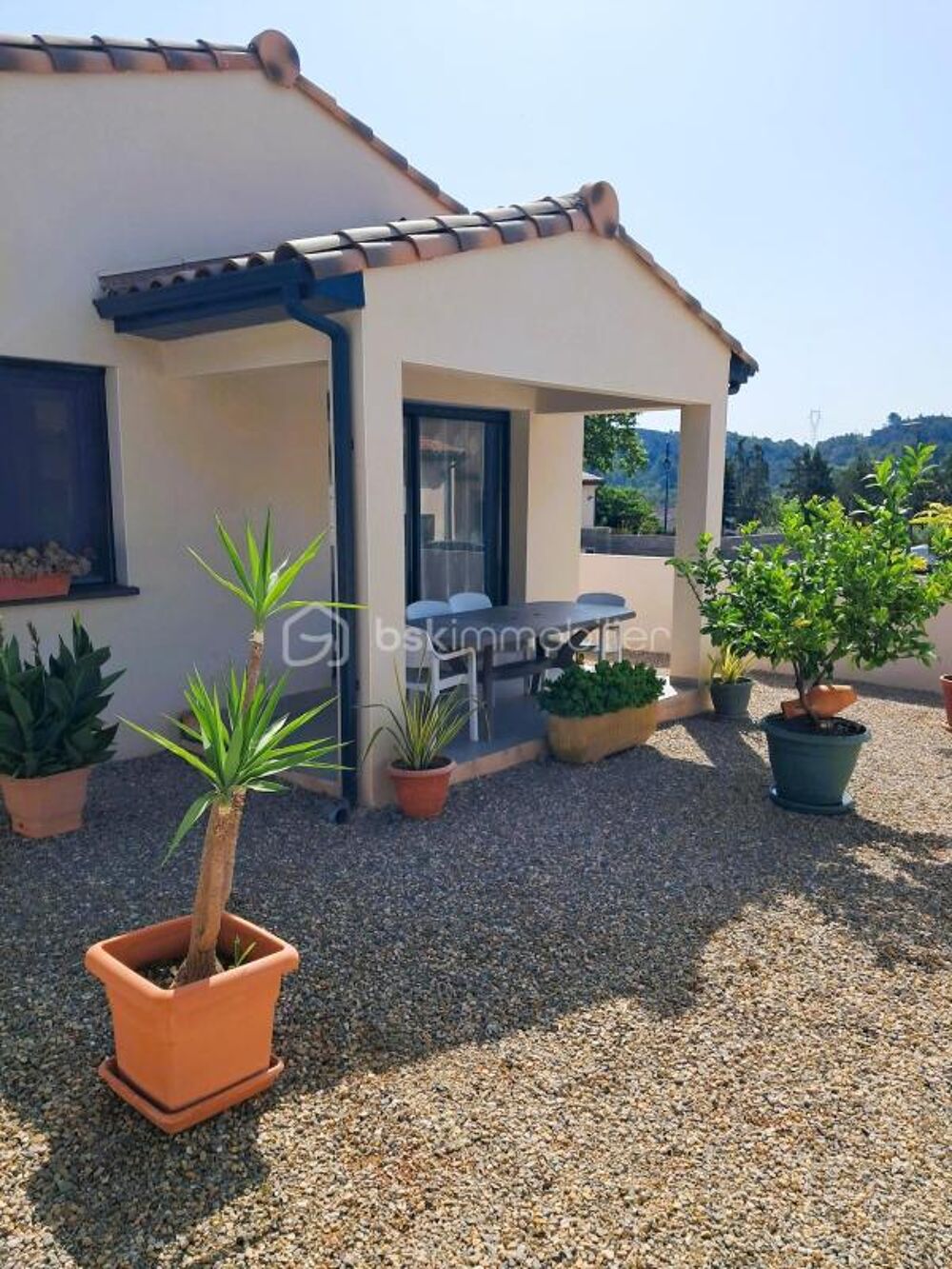 Jolie villa PMR de plain pied neuve avec grand garage dans une impasse très calme - Le tout sur un terrain piscinable, clôturé,