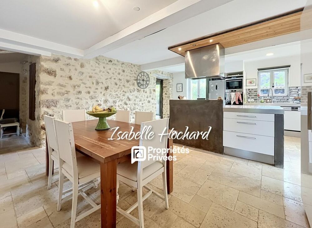 Propriété de charme Ancien moulin rénové de 253 m² habitables sur plus de 8 000 m² de terrain Néoules
