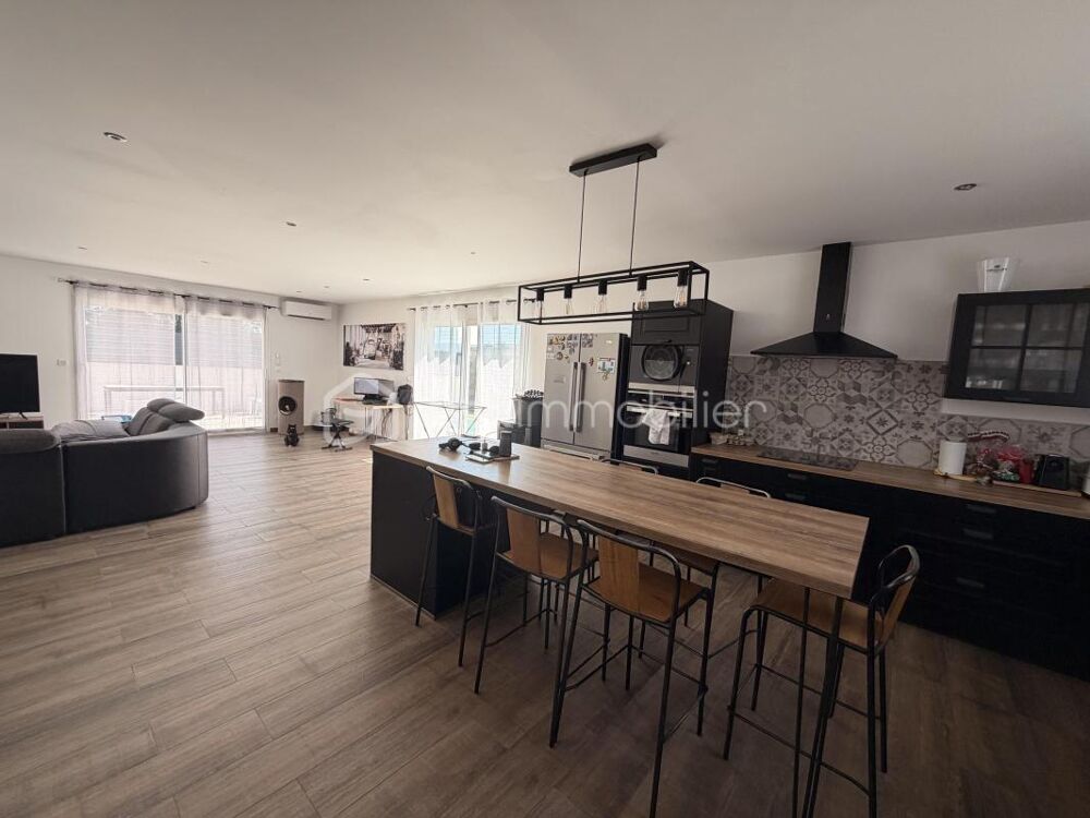 Poussan - Villa 141 M2 avec suite parentale, piscine et beaux volumes