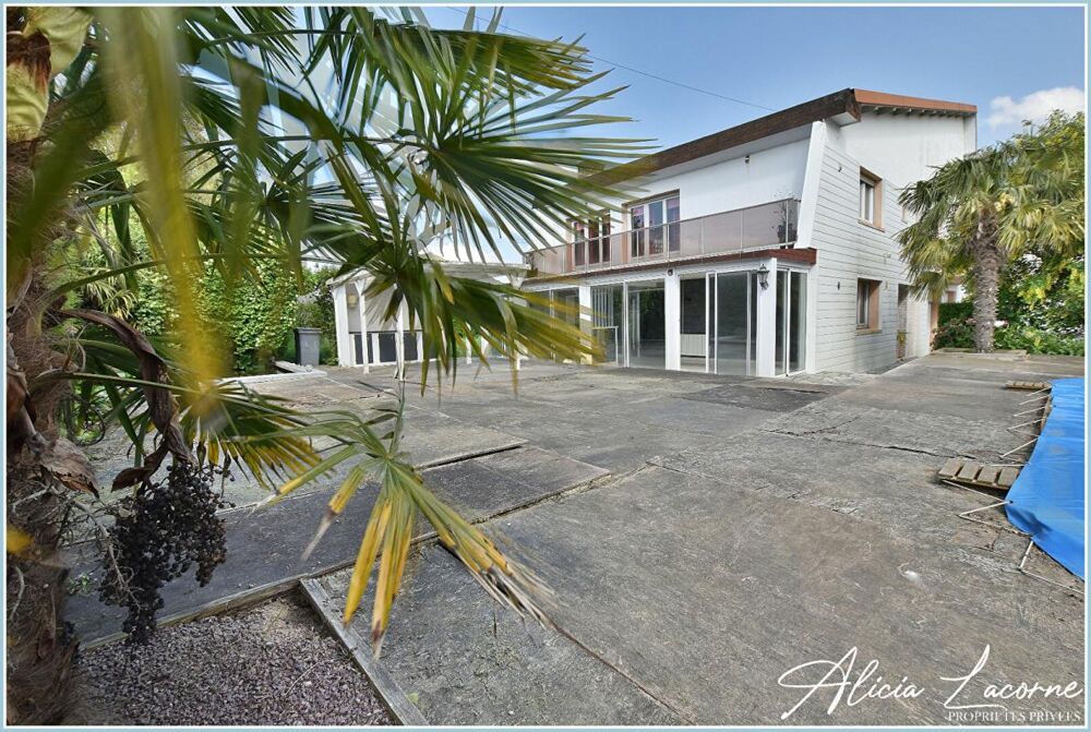 Vente Maison A Saint-Sauveur-d'Emalleville, découvrez cette Propriété familiale de 295m², avec piscine, 7 chambres et terrain d'environ 7000m Goderville