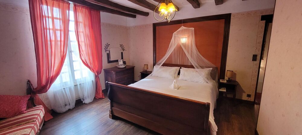 MANOIR A LA CHARTRE SUR LE LOIR ET SES CAVES EXCEPTIONNELLES