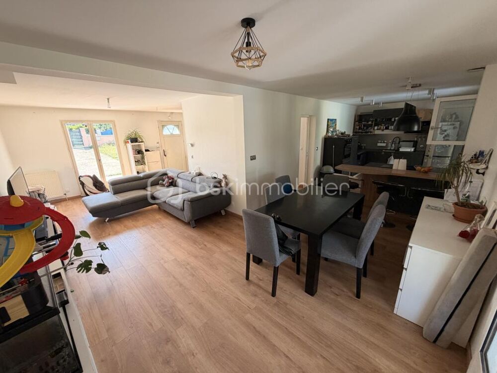 Maison familiale 155 m² avec Véranda, 4 chambres et grand terrain  Villemaréchal (77710)