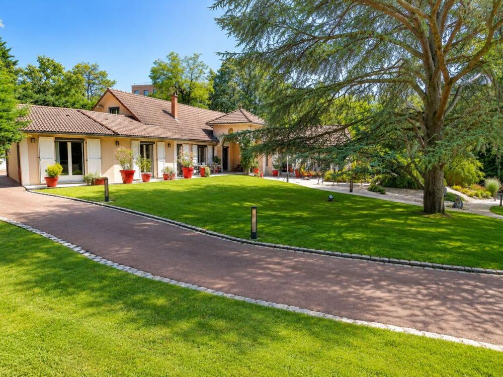 Vente Propriété/Château Grande propriété avec parc entièrement rénovée en 2018 Ecully