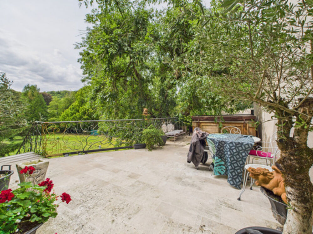 APPARTEMENT PLAIN PIED 120M2 - ENTIEREMENT RENOVE - LONGUYON - VUE SUR PARC