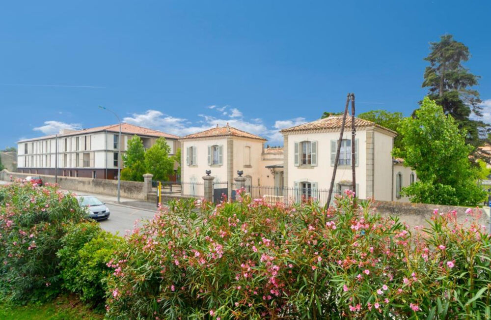 Carcassonne (11), proche Centre Historique : T2 avec terrasse et parking en résidence gérée - Statut LMNP
