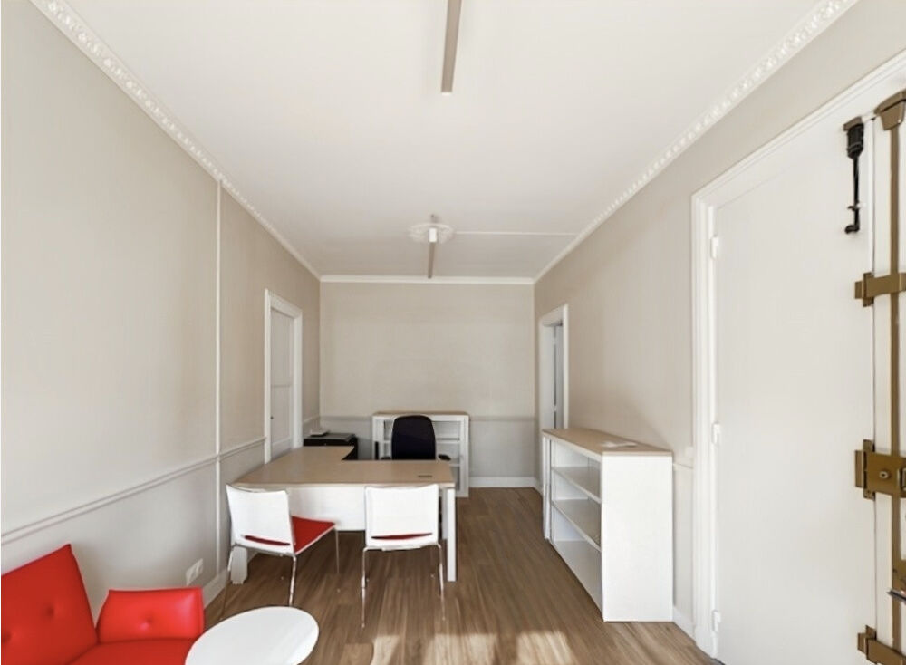   A louer bureaux de 49 m² au 6ème étage avec ascenseur Paris 8