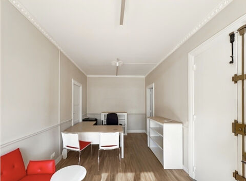   A louer bureaux de 49 m² au 6ème étage avec ascenseur 