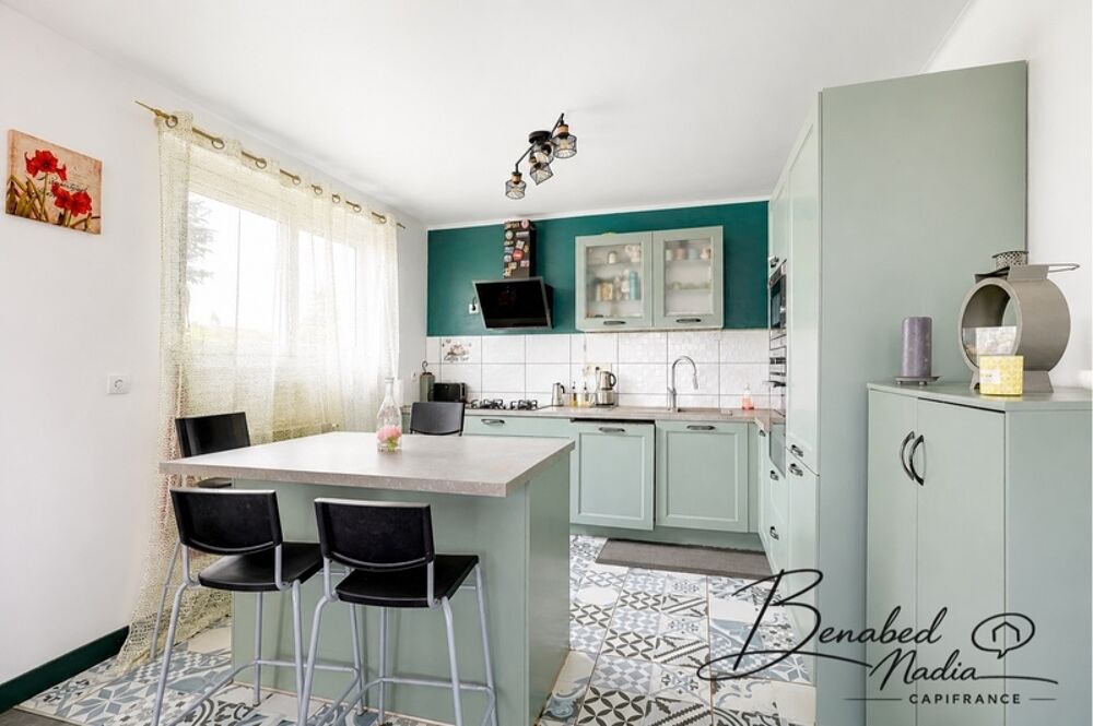 Maison familiale de 150 m² avec beau terrain de plus de 1 000 m²  Quartier Champ Plantier à Feyzin