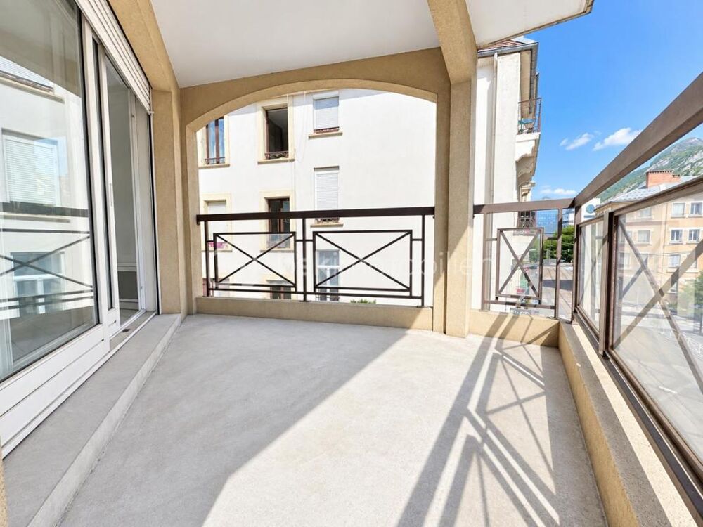 GRENOBLE  T2 DE 47,15 M² AVEC TERRASSE DE 8,52 M²  SECTEUR GARE / EUROPOLE