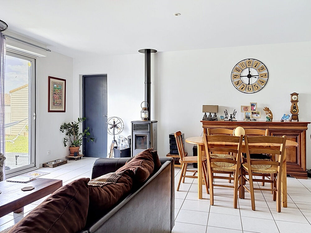 Maison de plain-pied 2015 - 3 chambres - Piscine - Garage - Quartier résidentiel - Centre village
