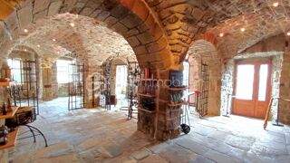  Immeuble  vendre 15 + pices 255 m