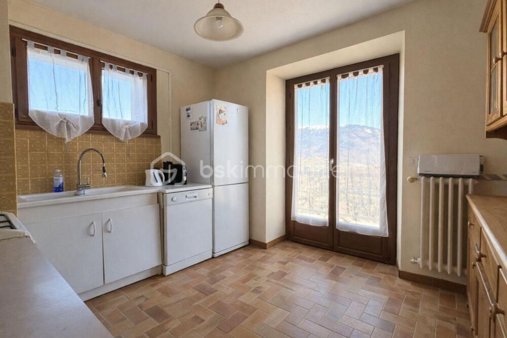 À Vendre  Maison ancienne 117 m² avec sous-sol complet  Terrain 1 000 m²  Vue montagne  Sans vis-à-vis