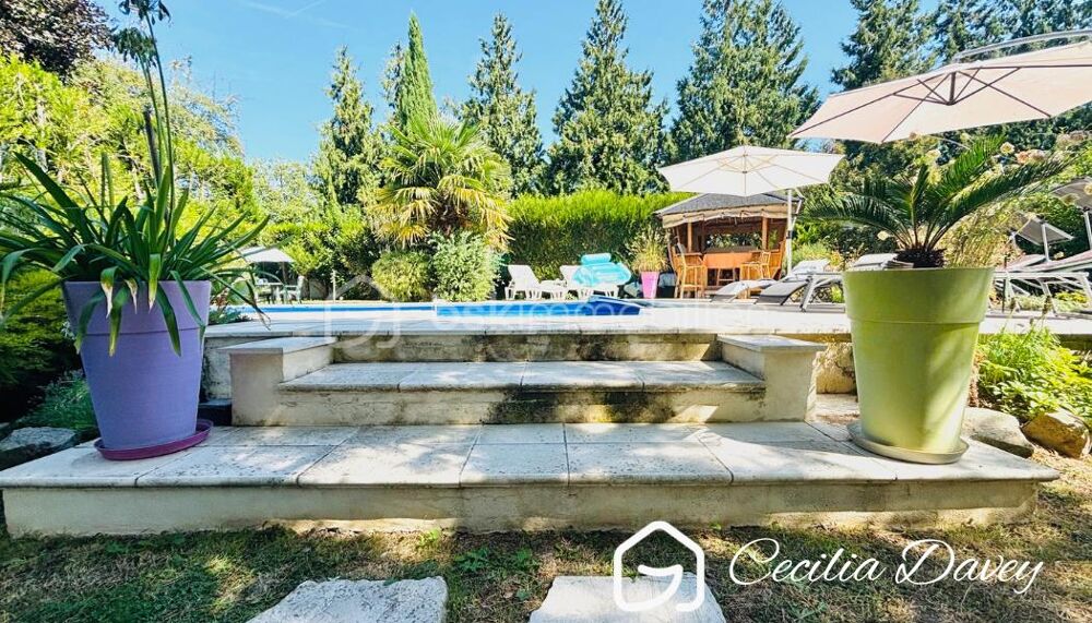 *** Véritable havre de paix pour cette magnifique Maison de caractère avec son beau jardin arboré et sa piscine sans aucun vis-à