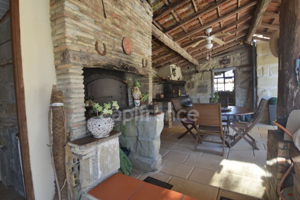 Vente Maison Demeure en pierre du XVIIIe siècle - poutres apparentes - 3 chambres - 2 boxes à chevaux - 18 000m2 de terrain - proche de MARMA Puymiclan