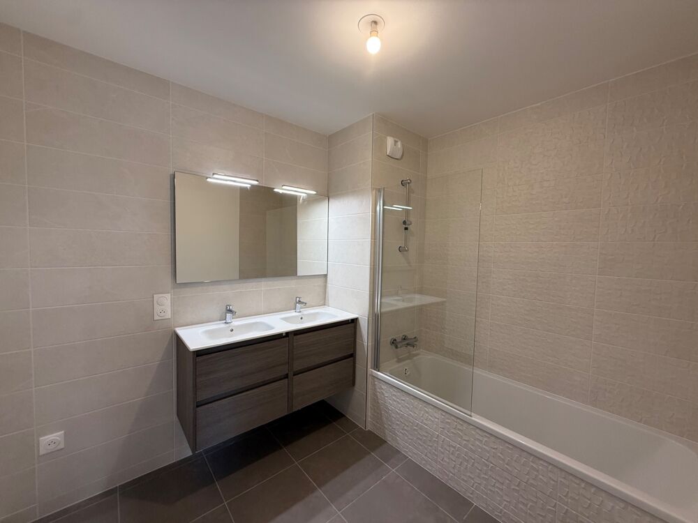 Vente Appartement À vendre – Appartement T4 de 82,90 m² au 3? étage à Reignier-Ésery (74) Reignier esery
