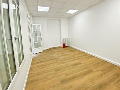 Bureaux &agrave; louer de 20m&sup2; en RDC donnant sur cour 976 75008 Paris