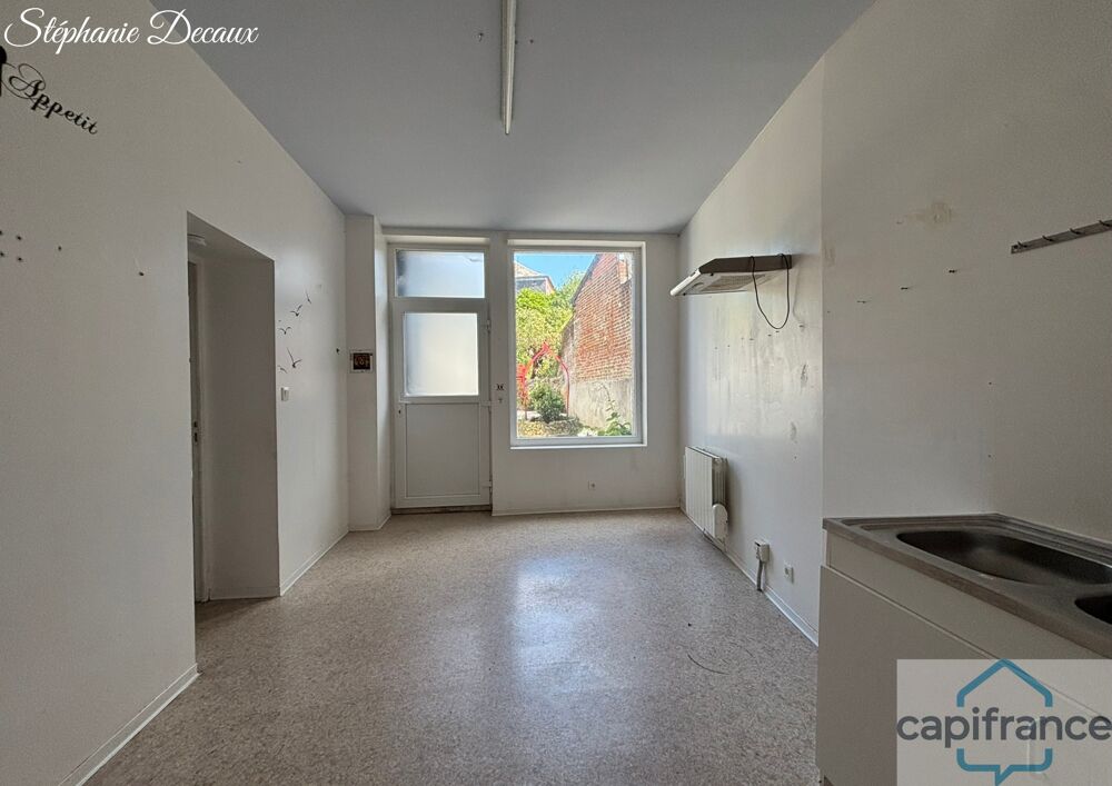 A VENDRE : Immeuble de caractère en plein coeur de Wignehies (59)  Place à votre imagination!