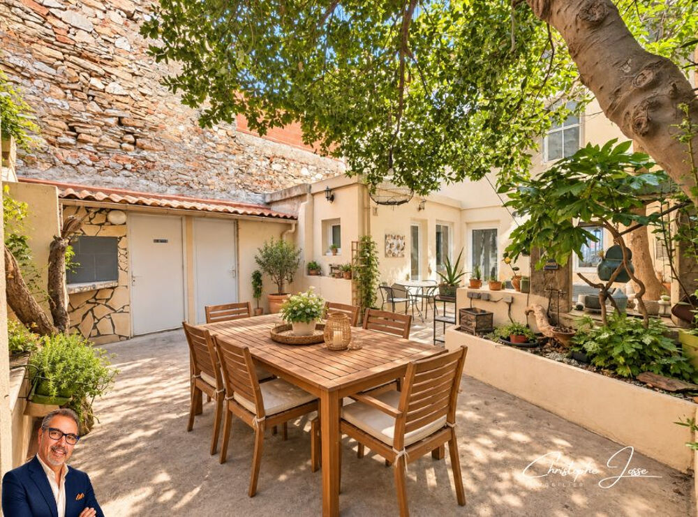 Vente Maison Maison de caractère avec vue sur la Robine, 6 chambres, cour et remise Port la nouvelle