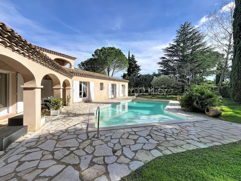 Nîmes Campagne : Maison familiale de standing  180 m²  Parcelle 2 500 m²  Résidence sécurisée en bordure du golf