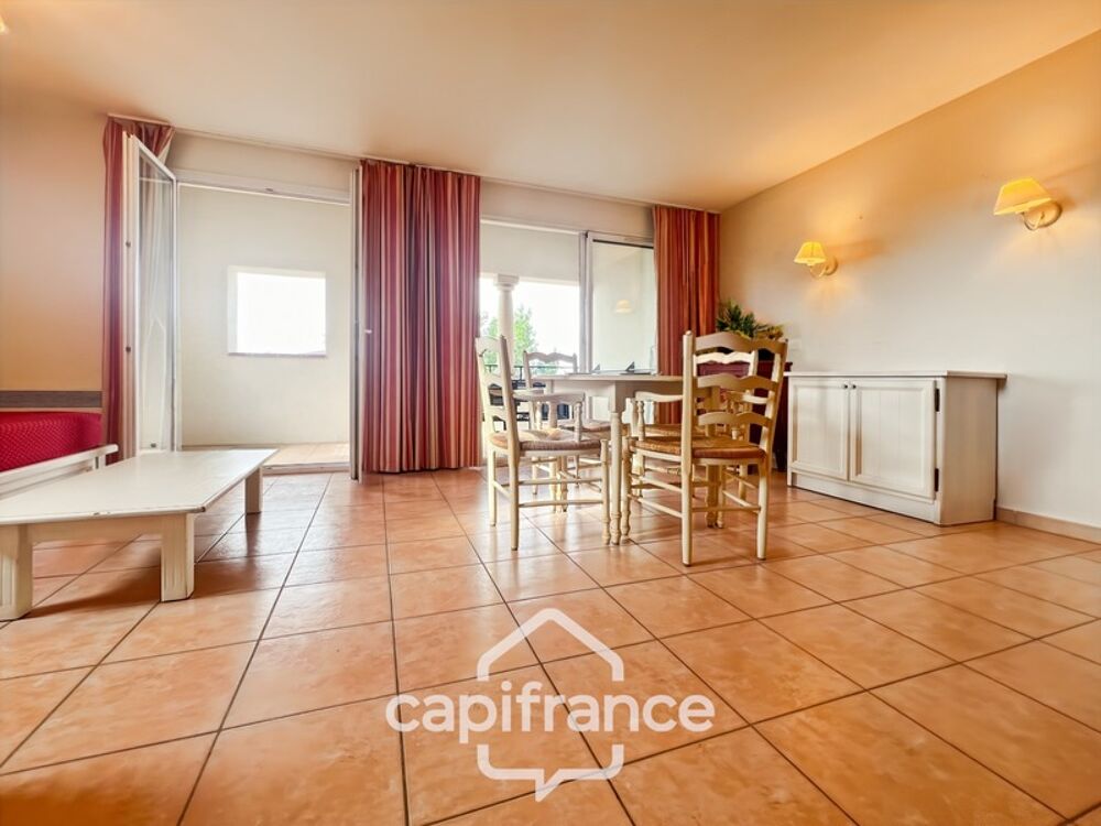 Domaine de Pont royal, spacieux et lumineux appartement de 40 m2,belle vue, localisé en angle, une chambre, grande loggia terra