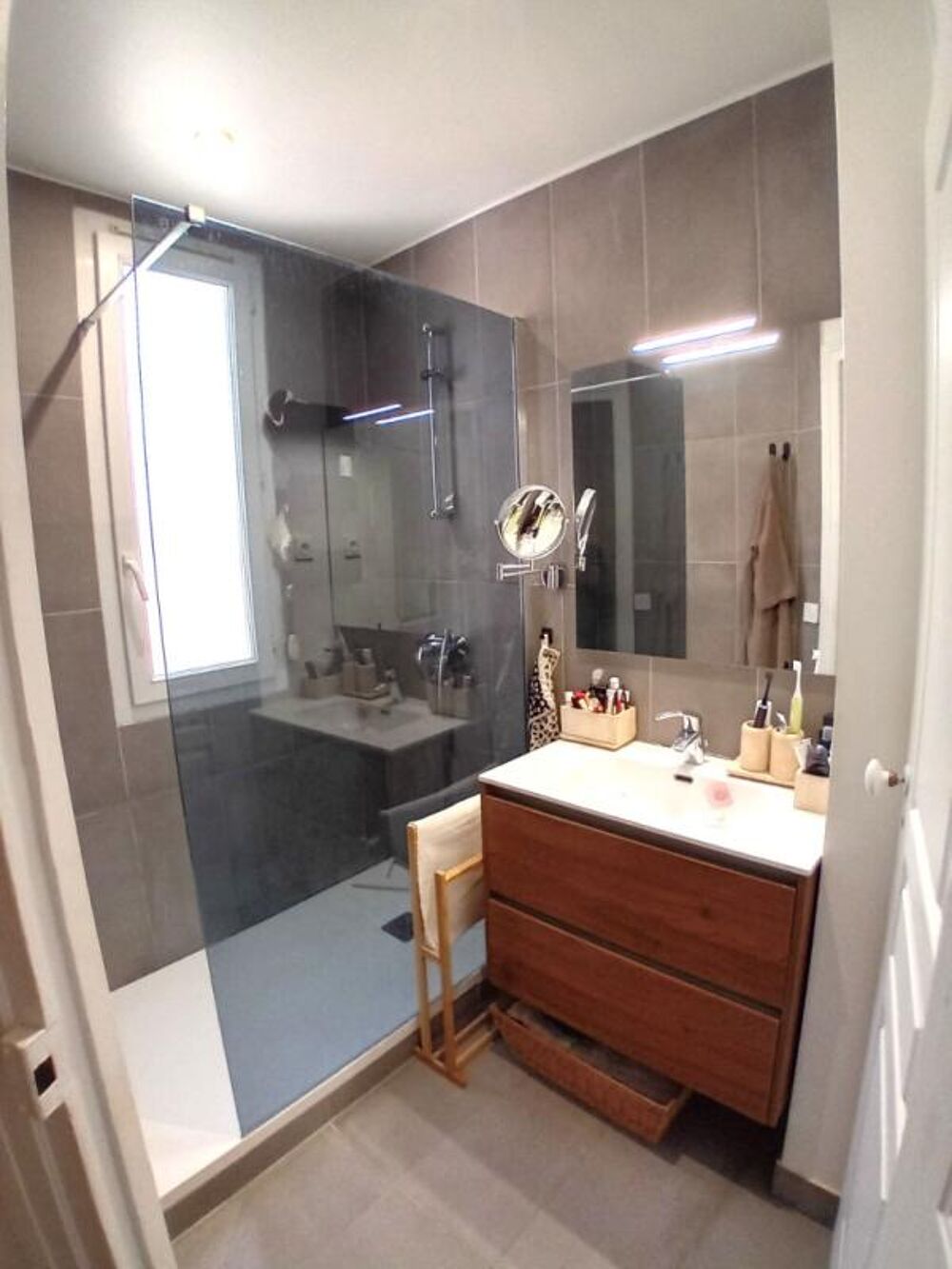 Vente Appartement Appartement Haussmannien 75 m² traversant,  Balcons, ascenseur, chambre de service au 8 étage Paris 12