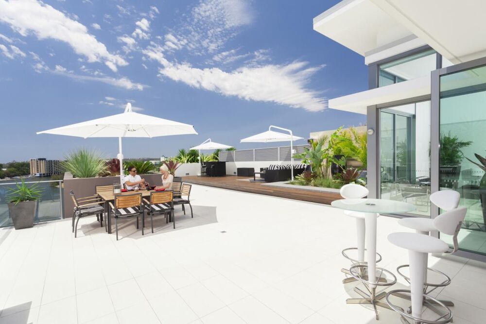**RARE T5 Dernier Étage avec 200m² TERRASSE + PARKING à 300m GARE**