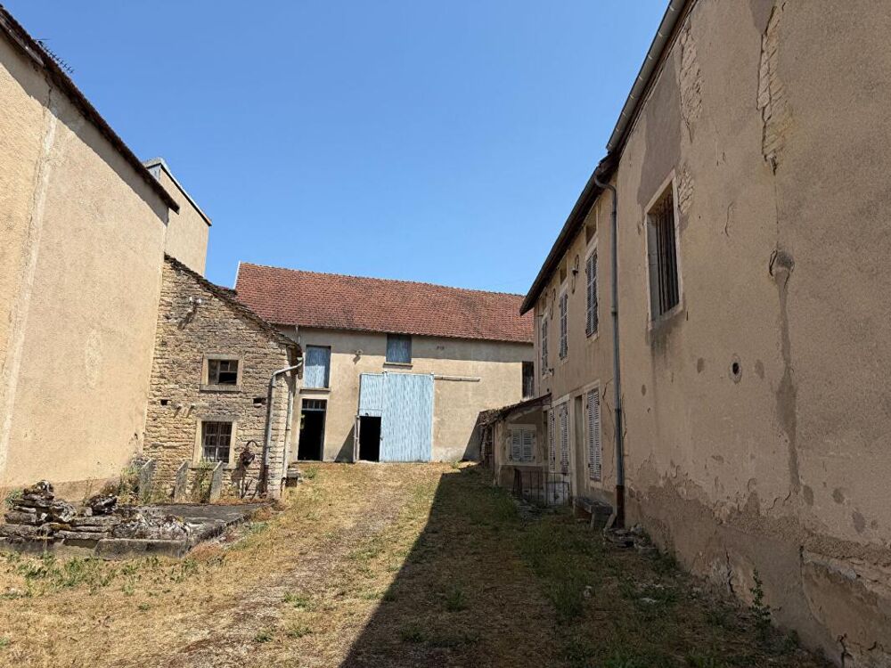 Maison ancienne de 138 m2 avec dépendances