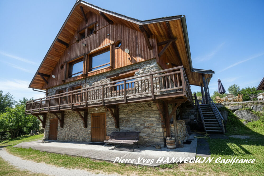 Chalet dexception rénové avec vue dominante + grange à fort potentiel  Ugine