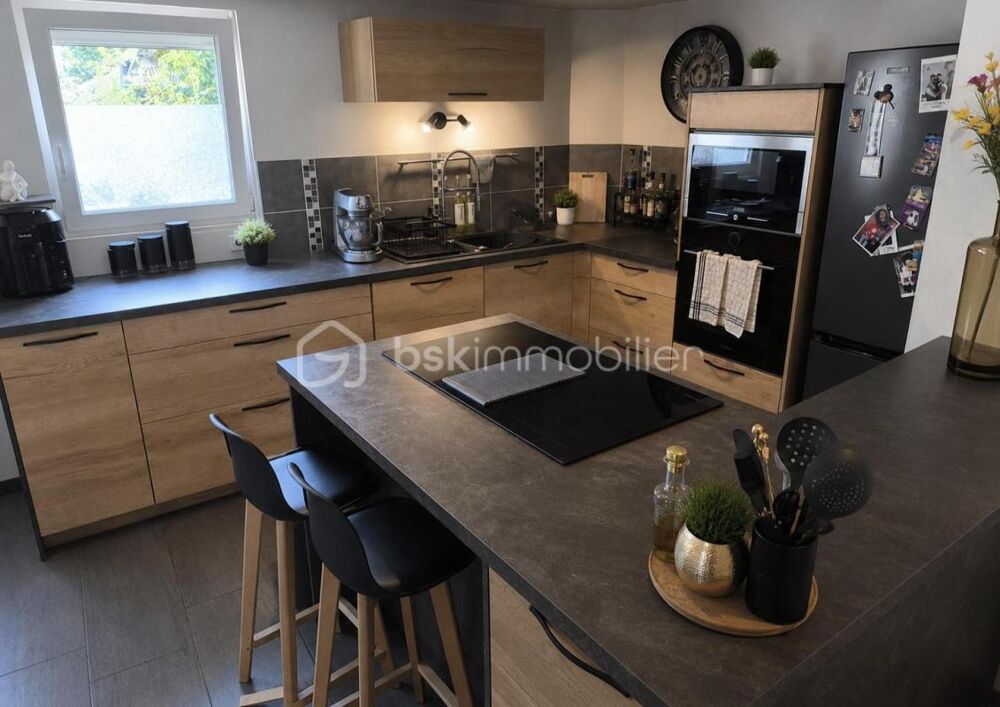 Centre bourg  Appartement 2 pièces rénové avec bureau