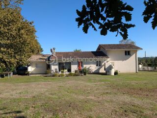 Vente Maison À vendre à Laruscade (33620) – Maison traditionnelle de 147 m², garage sur un magnifique terrain de 3 037 m² Laruscade