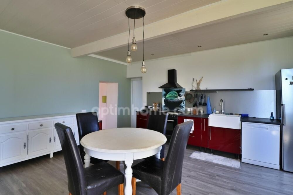Vente Maison Maison charentaise à vendre à Plassac 17240 – 223,84 m² avec deux dépendances de 45 et 52 m² et terrain de 5 625 m² Plassac