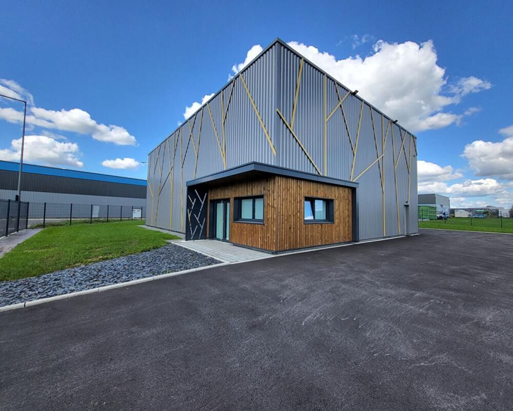   SABLE SUR SARTHE - Entrepôt / local industriel  300 m² 