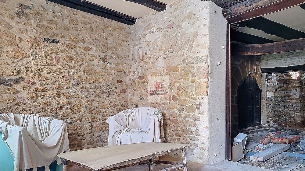 Maison au coeur du ravissant village de Plazac avec marché, magasin Bio, école primaire, bar, boulangerie. Région MONTIGNAC-LAS