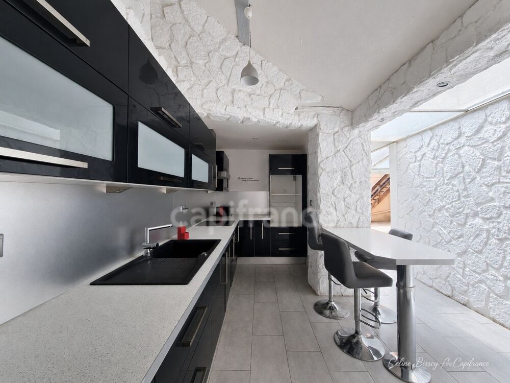 Vente Maison Maison de ville 228M2, 4 chambres, cour et terrasse Cheroy