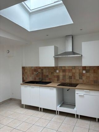  Appartement à louer 5 pièces 100 m²