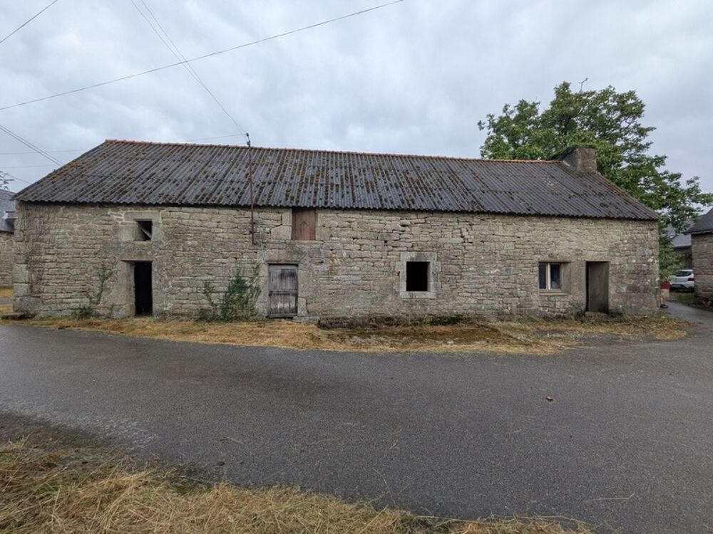 PLOUAY EN CAMPAGNE ENSEMBLE IMMOBILIER COMPOSÉ D' UNE MAISON DE 45M² HABITABLE, UNE GRANGE DE 33 M², UN BÂTIMENT EN PIERRE DE 91