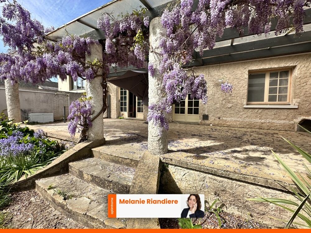 Maison 6 pièces 4 chambres de 115 m²  Dépendances  Terrain 818 m²  Calme et proche centre