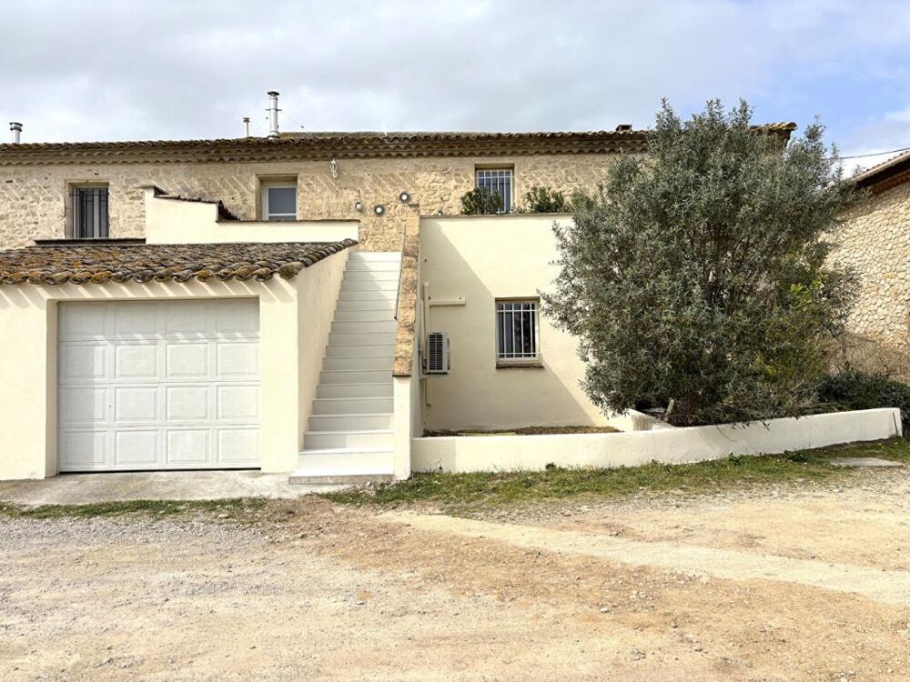 A vendre Mas en pierre de 340 m2 avec piscine situé à Mauguio et à 10 min de la plage