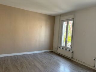  Appartement à louer 4 pièces 100 m²