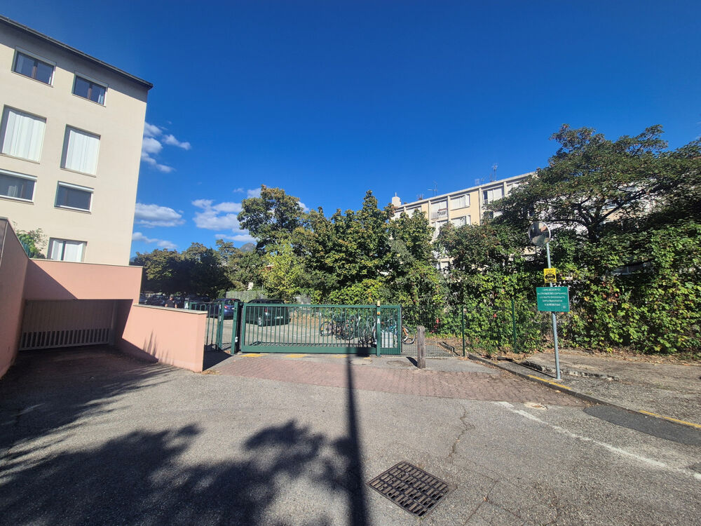 Vente Loft GRENOBLE – SECTEUR AMPÈRE / DOCTEUR GREFFIER GARAGE 20m² Sécurisée Grenoble