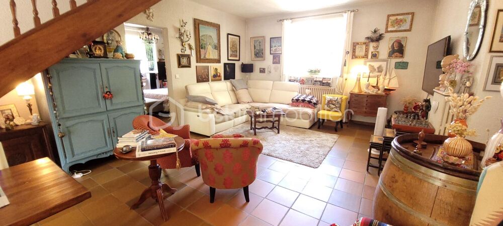 Maison avec piscine sur terrain arboré