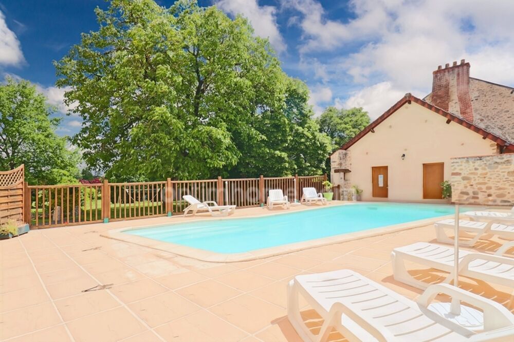 Propriété de Charme - Gîte de 103 m² - Capacité 12 personnes - 4 Chambres - Piscine et dépendances - terrain 11 500 m² environ