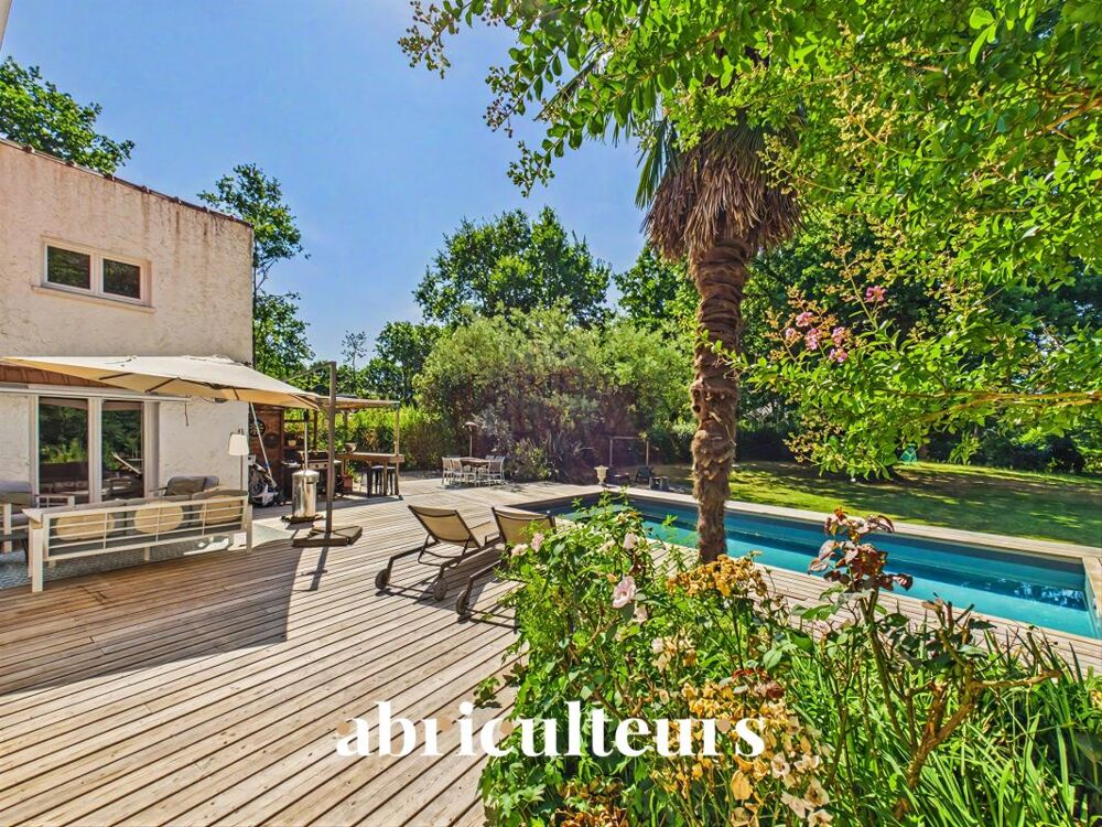 Très belle maison familiale avec un grand jardin, terrasse avec piscine en vente à Sautron (44880)