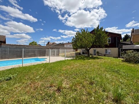   MAISON FAMILIALE DE 143M2, PISCINE, HANGAR DE 300M2 ET TERRAIN CLOS DE 1136M2 Maison - 5 pièce(s) - 143 m²