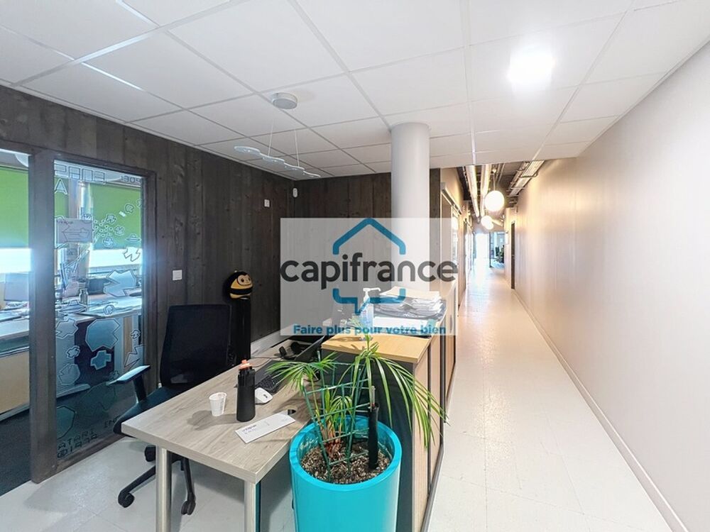  Bureau à vendre CHAMBERY (73) - bureaux 393 m² avec 8 parking privés couverts Chambery