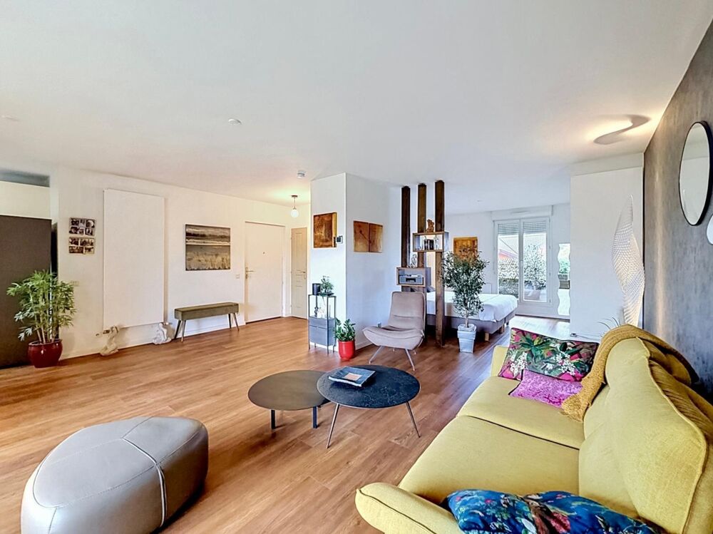 Vente Appartement SUPERBE T2 TRAVERSANT AU DERNIER ÉTAGE AVEC DEUX TERRASSES, CAVE ET GARAGE ANNEMASSE (74) Annemasse