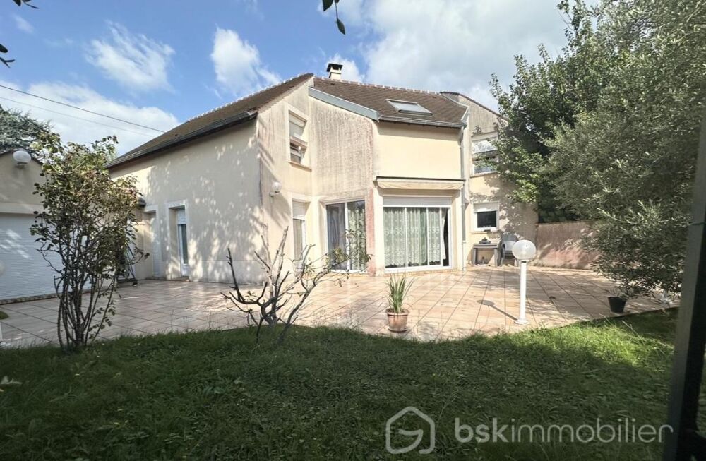 Maison dArchitecte avec Dépendance - Bien dException à Veneux-les-Sablons